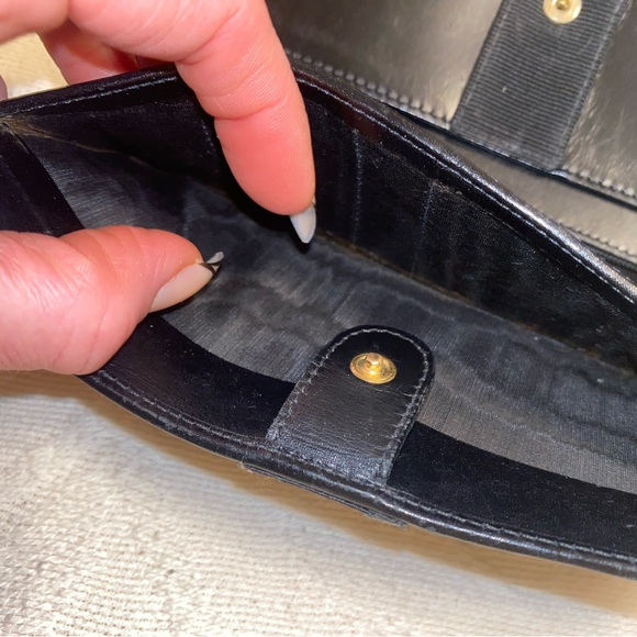 Authentic Vintage Salvatore Ferragamo Wallet - Picture 9 of 15